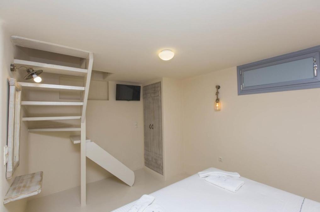 Medusa Beach Resort & Suites Plaka  Exterior photo