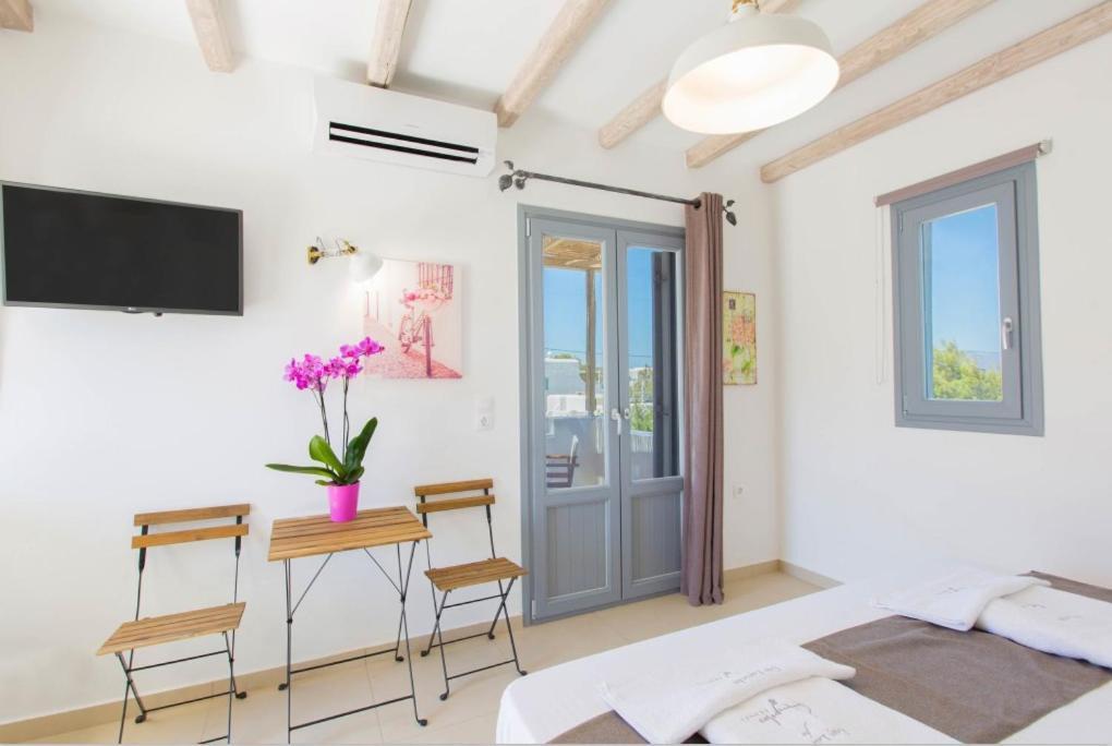 Medusa Beach Resort & Suites Plaka  Exterior photo